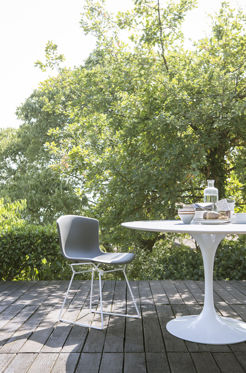 Saarinen outdoor dining table round